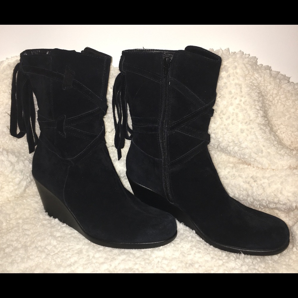 AEROSOLES black suede "Gather All" booties